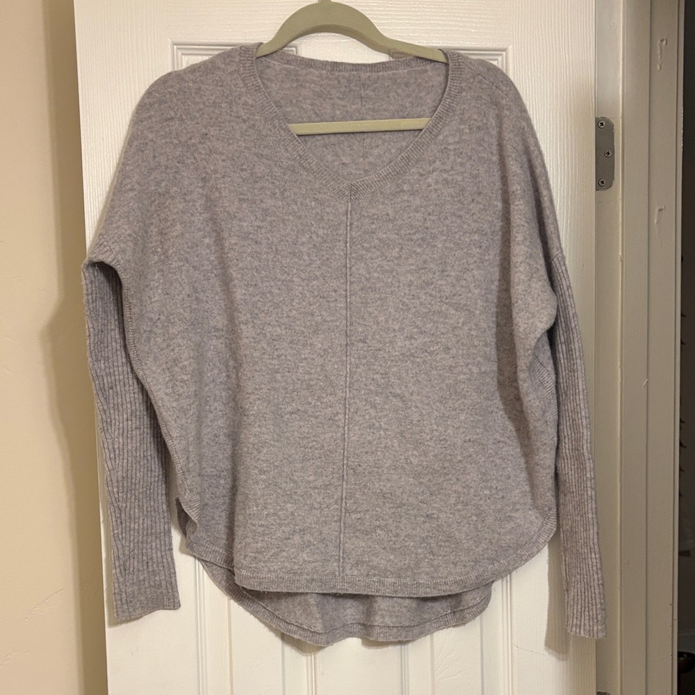 100% cashmere Light Gray Women's V-Neck Sweater